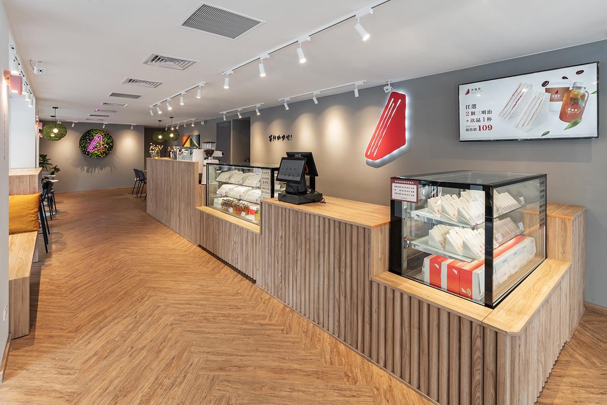 佐晨曦日光，品蒼翠光景｜洪瑞珍三明治概念店｜35坪