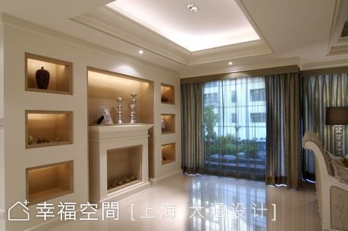 客廳後端背牆
