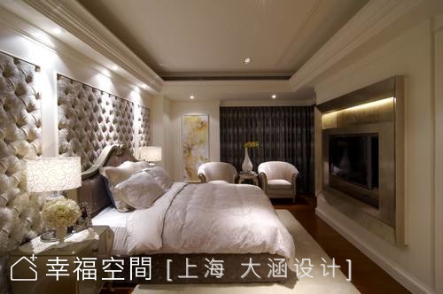 主臥室床尾