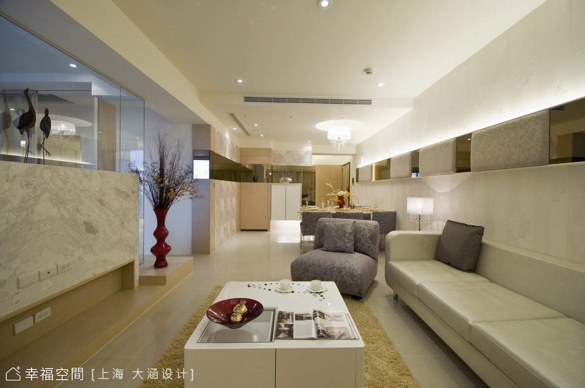 客廳望向餐廳