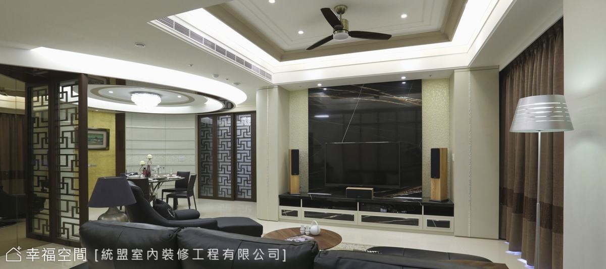 咖啡。灰 圓舞曲