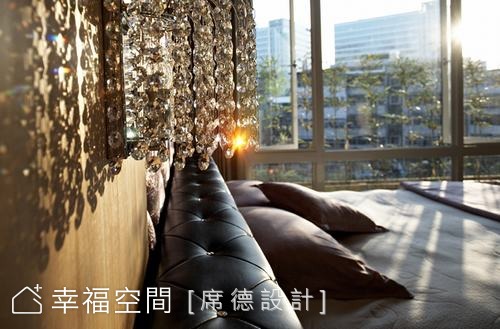 主臥壁燈
