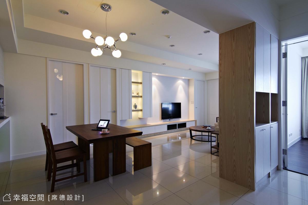 沙發背牆處理