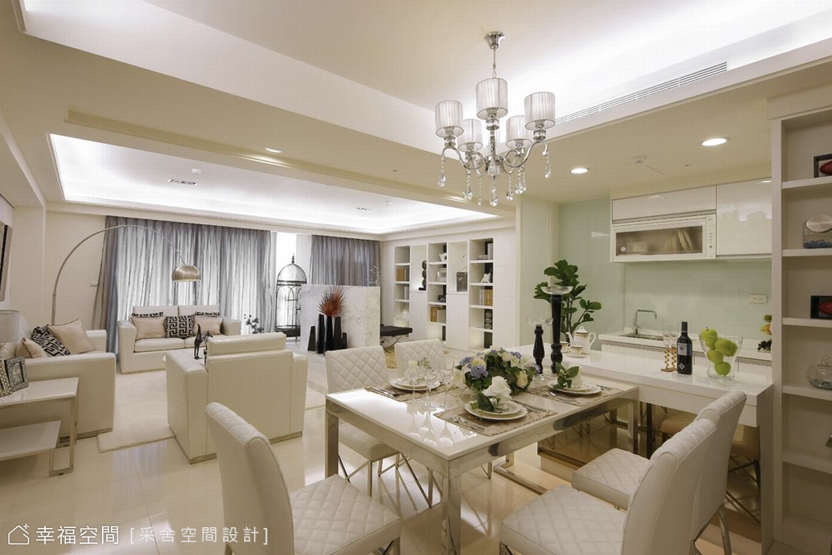 餐廳望向客廳