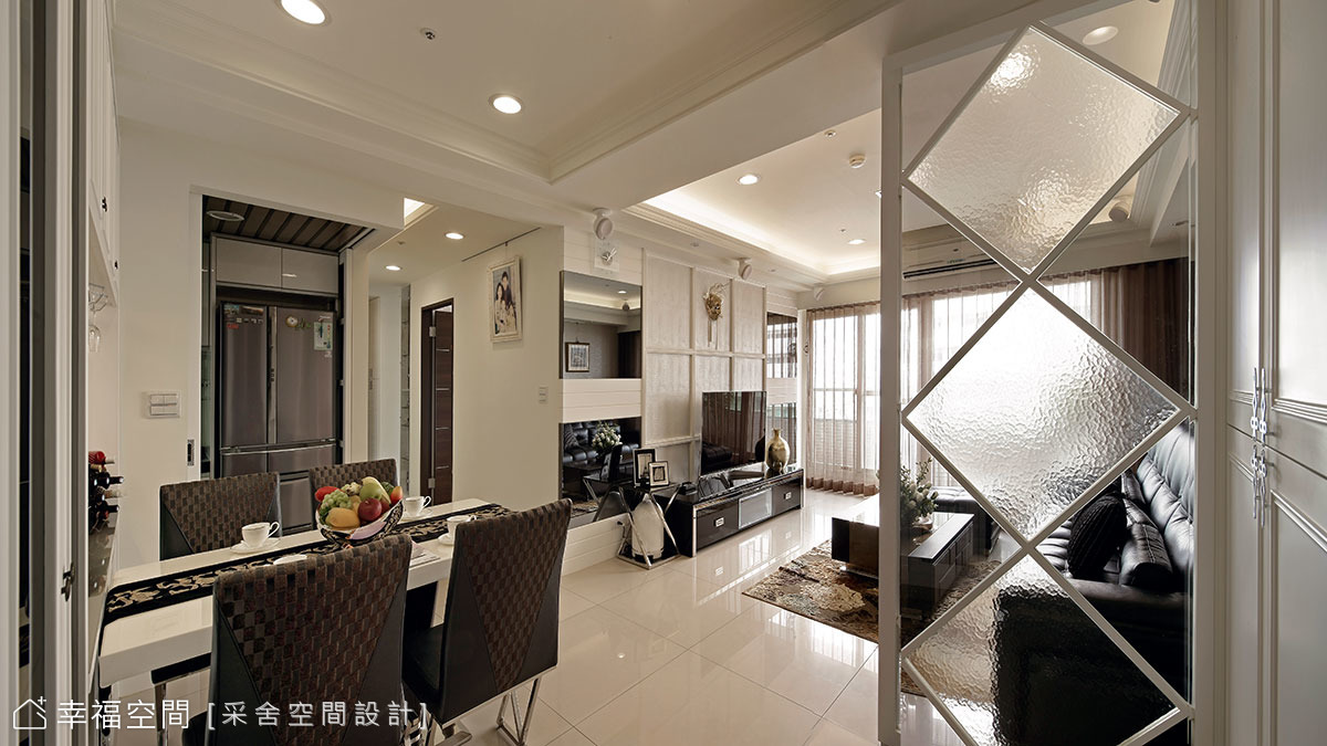 玄關望向室內