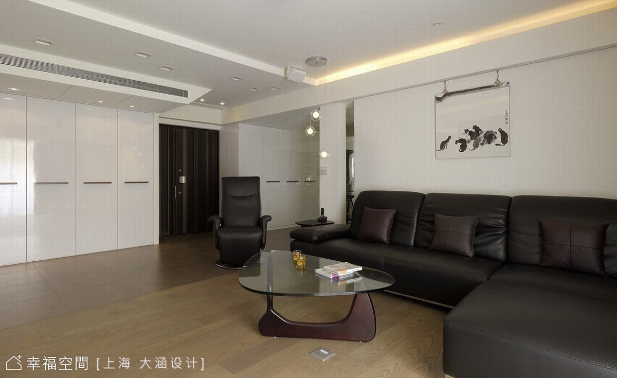 對稱櫃體