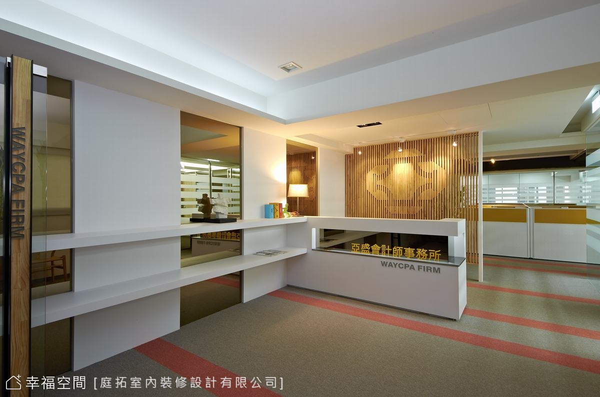 進階專業形象 極簡辦公空間