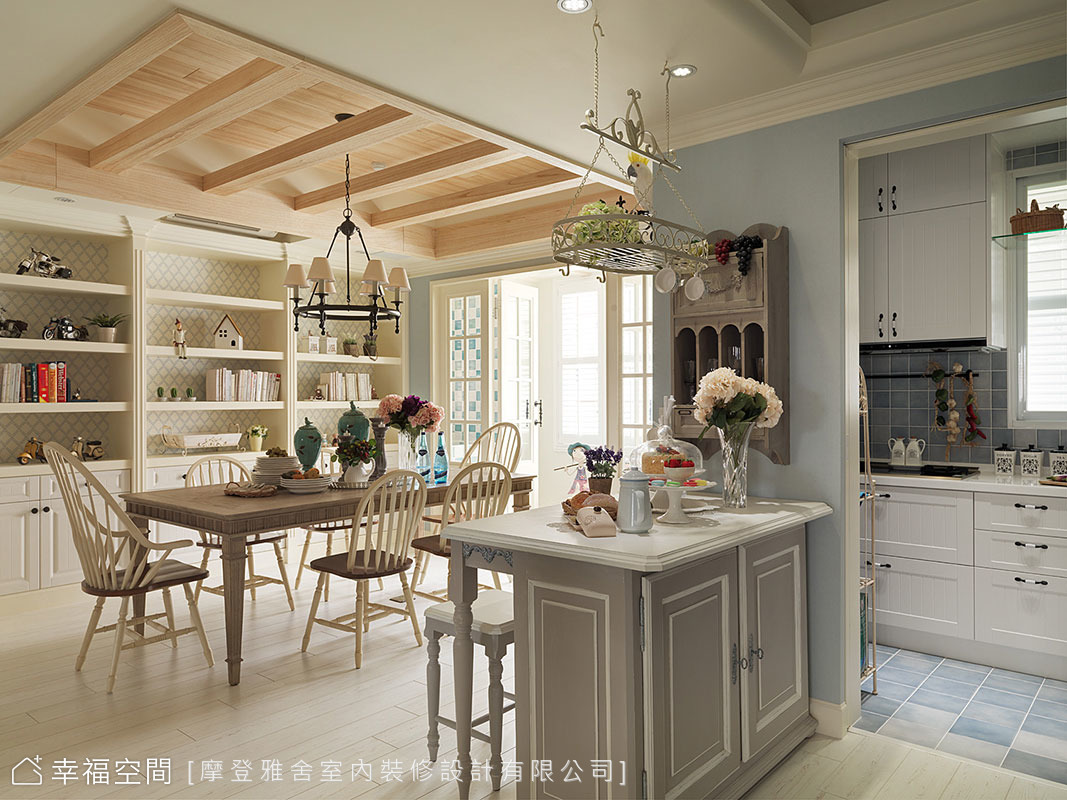 廚房望向餐廳