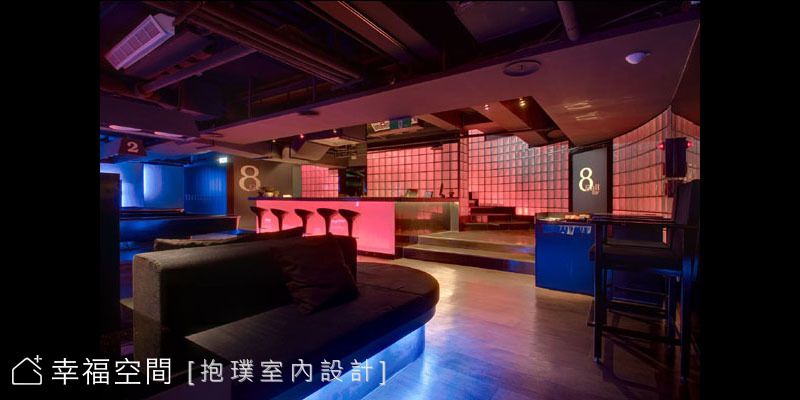 8 BALL BAR 運動酒吧