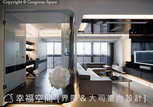 餐廳望向客廳