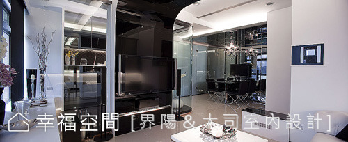 客廳看向和室及餐廳