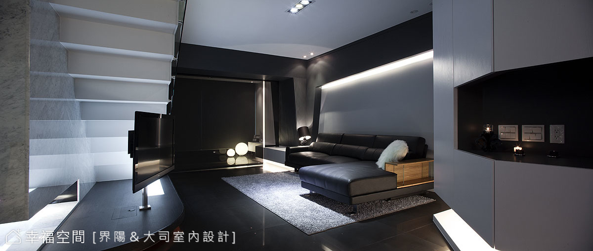 餐廳望向客廳