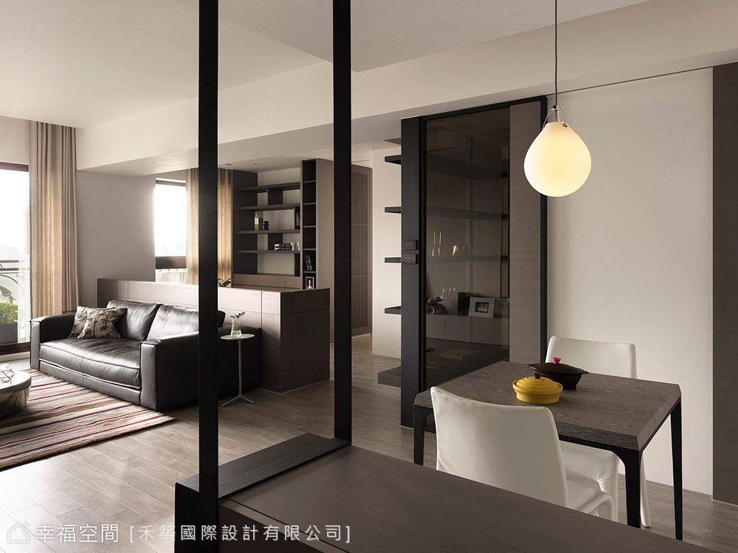玄關望向室內