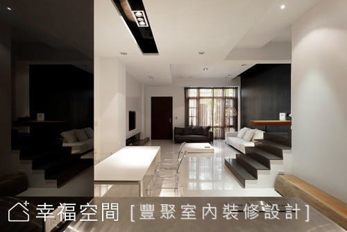 餐廳望向客廳