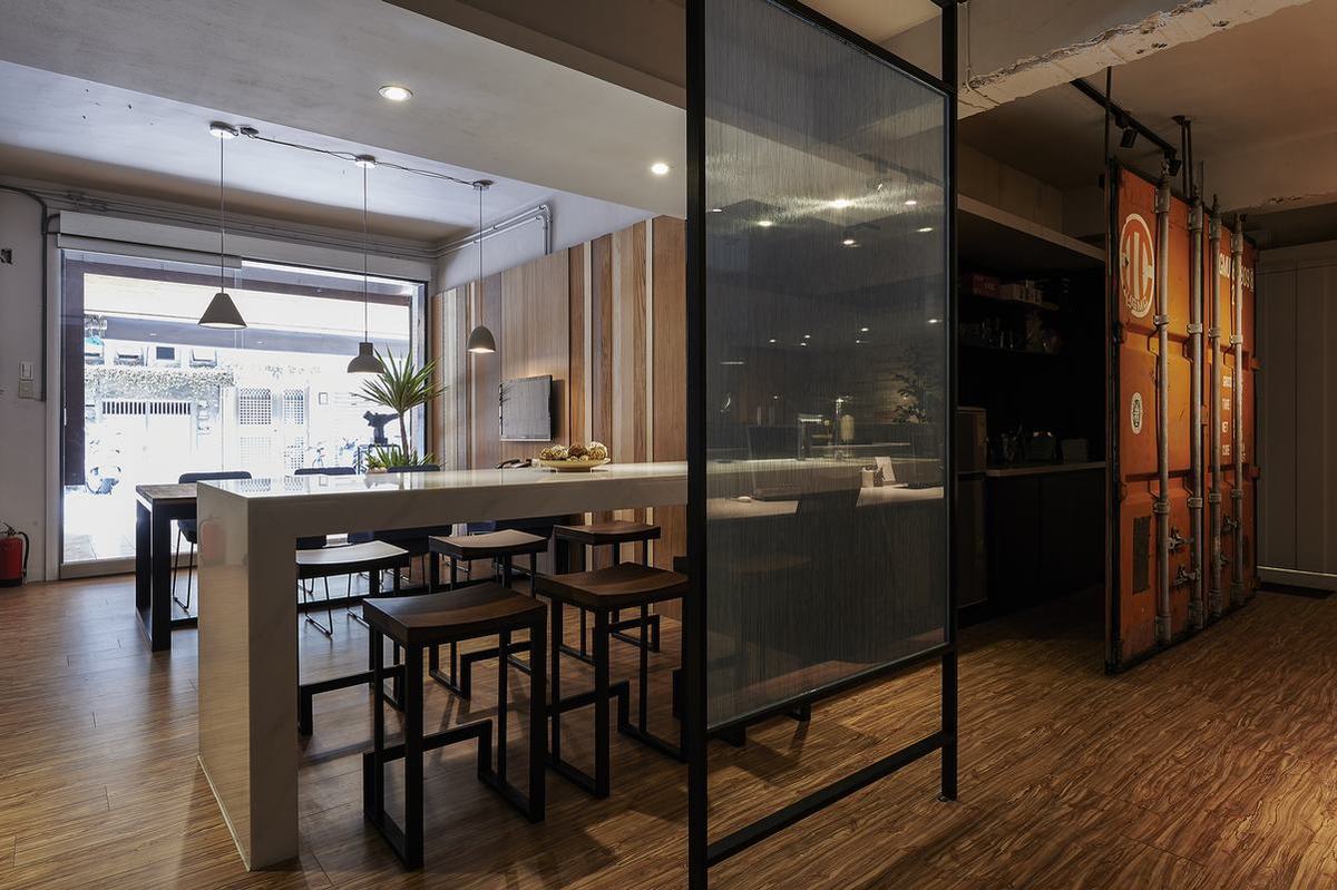 Cool Office~ 拆解貨櫃 原始系工業風