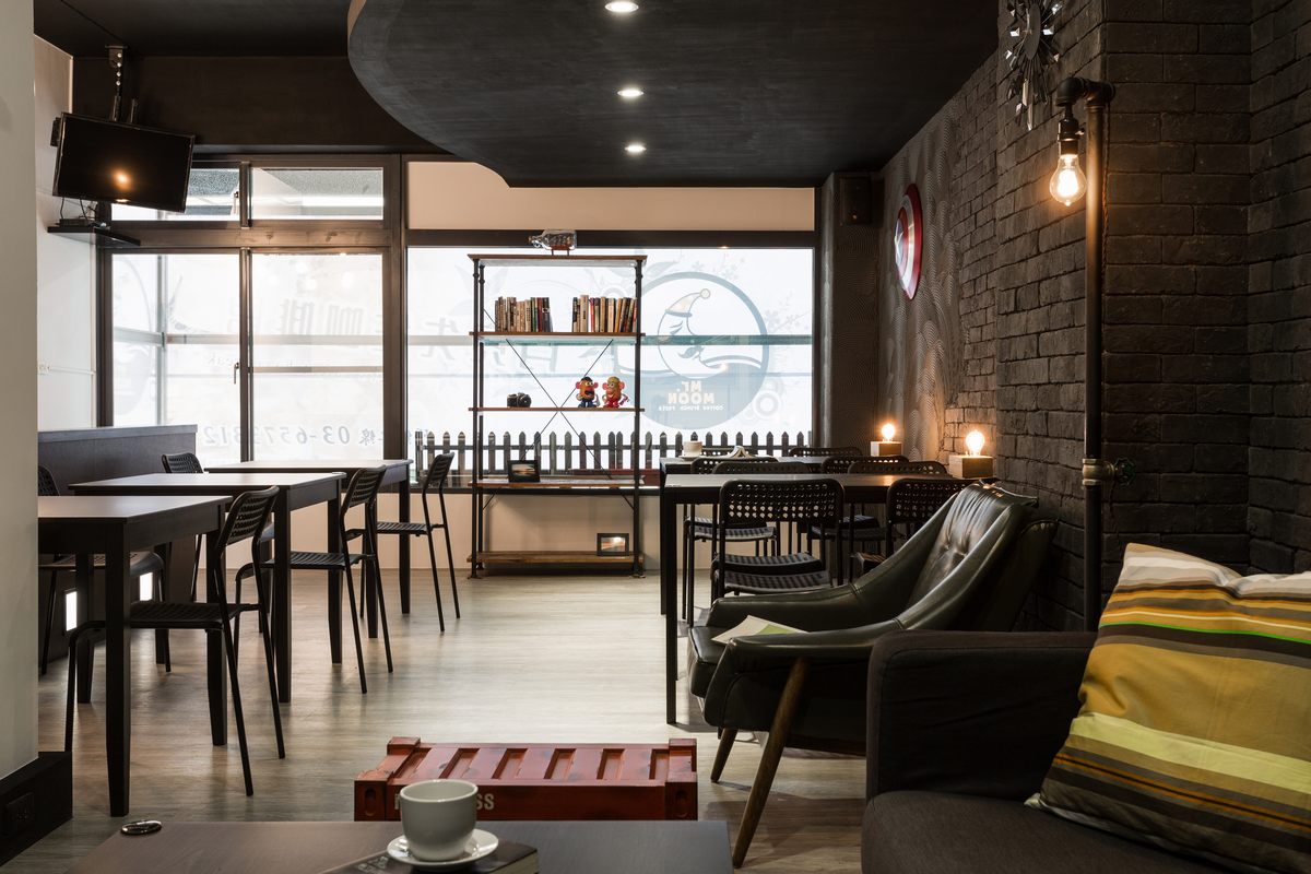 前身是拉麵店 城市工業風Café