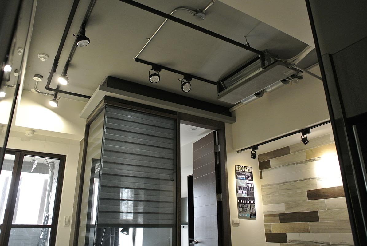 現代工業感 10坪質感小屋大改造